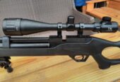 VERKOCHT!! Hatsan Flash 5.5 mm met 3 magazijnen, Sniper 6-24×50 AOE Richtkijker, Bipod, vulslang, duikfles, doosjes kogeltjes en koffer.