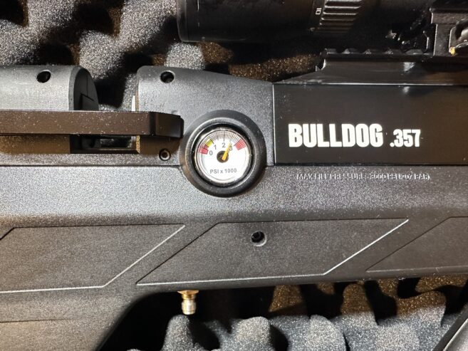 Benjamin Bulldog .357CAL (9mm) incl. kijker, tweepoot en koffer